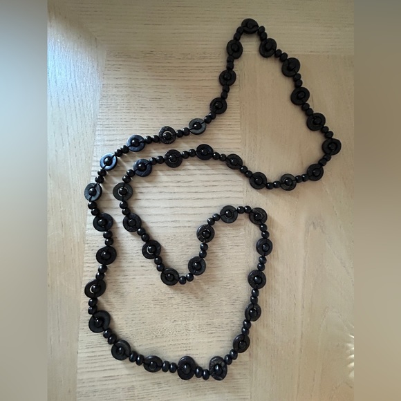 Black necklace - Picture 2 of 2